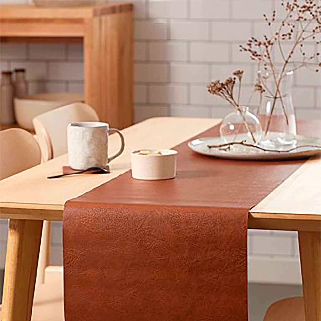 camino-de-mesa-piel-polipiel