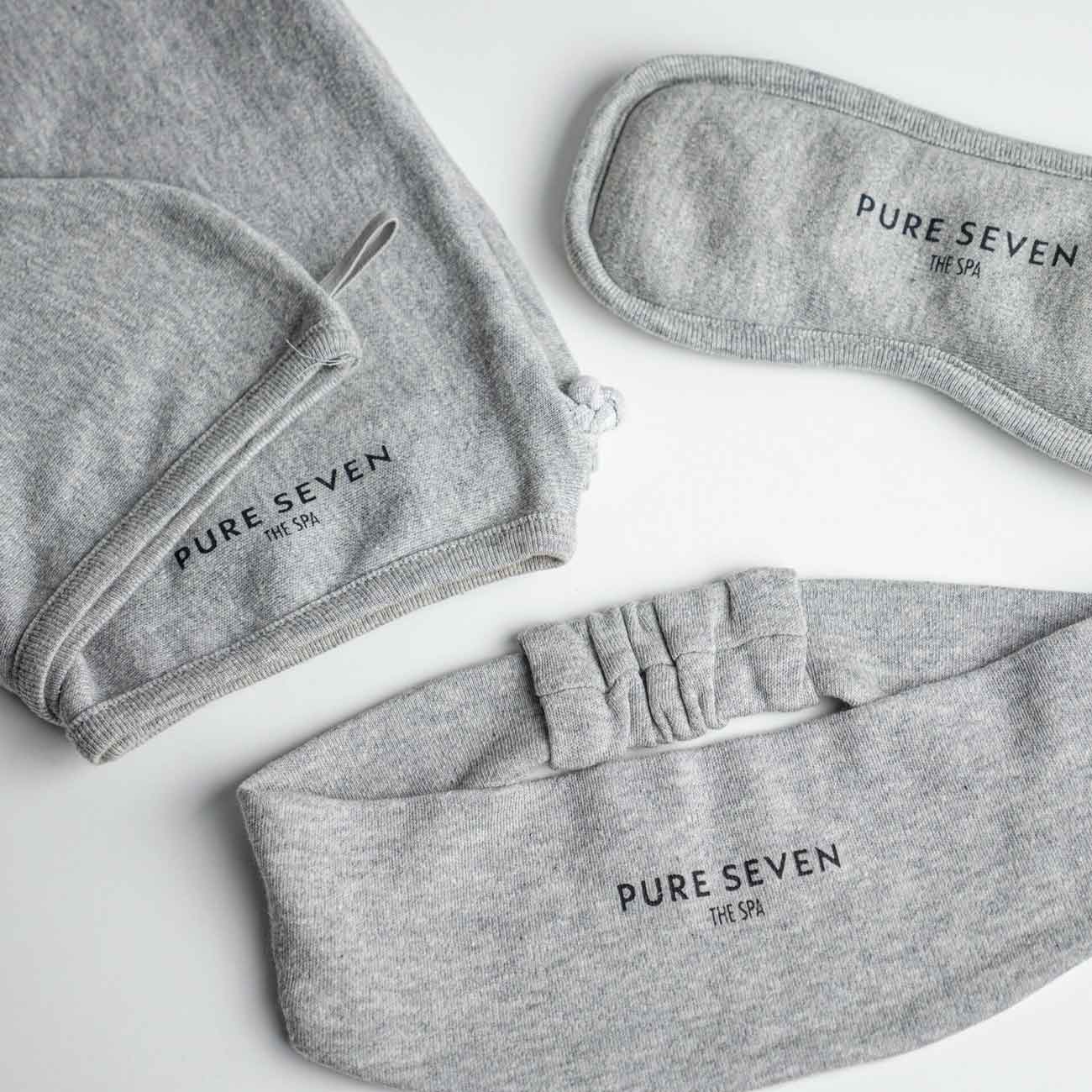 ropa para el spa del hotel accesorios antifaz y recogepelo