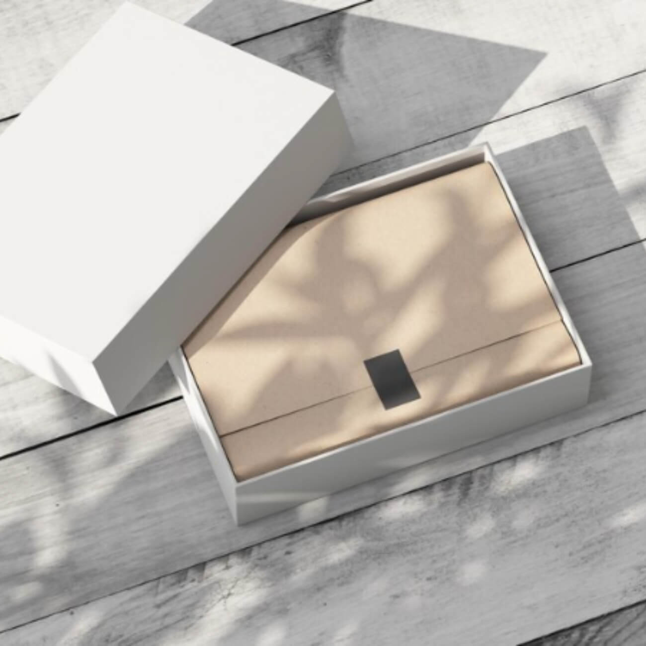 packaging caja blanca y dorada