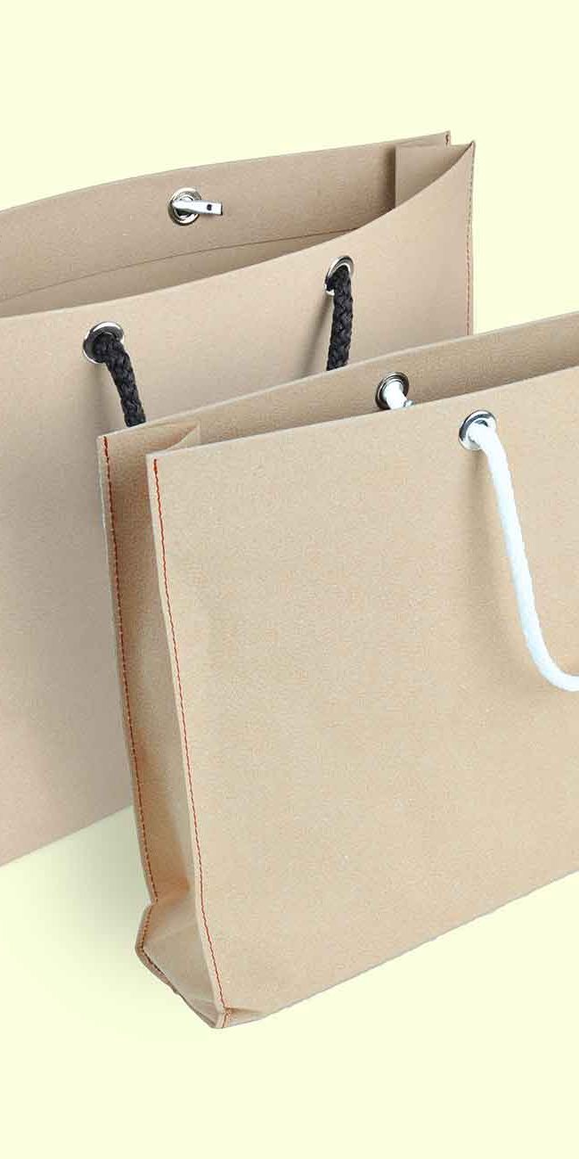 bolsas-cuero-reciclado-fondo-color-beige