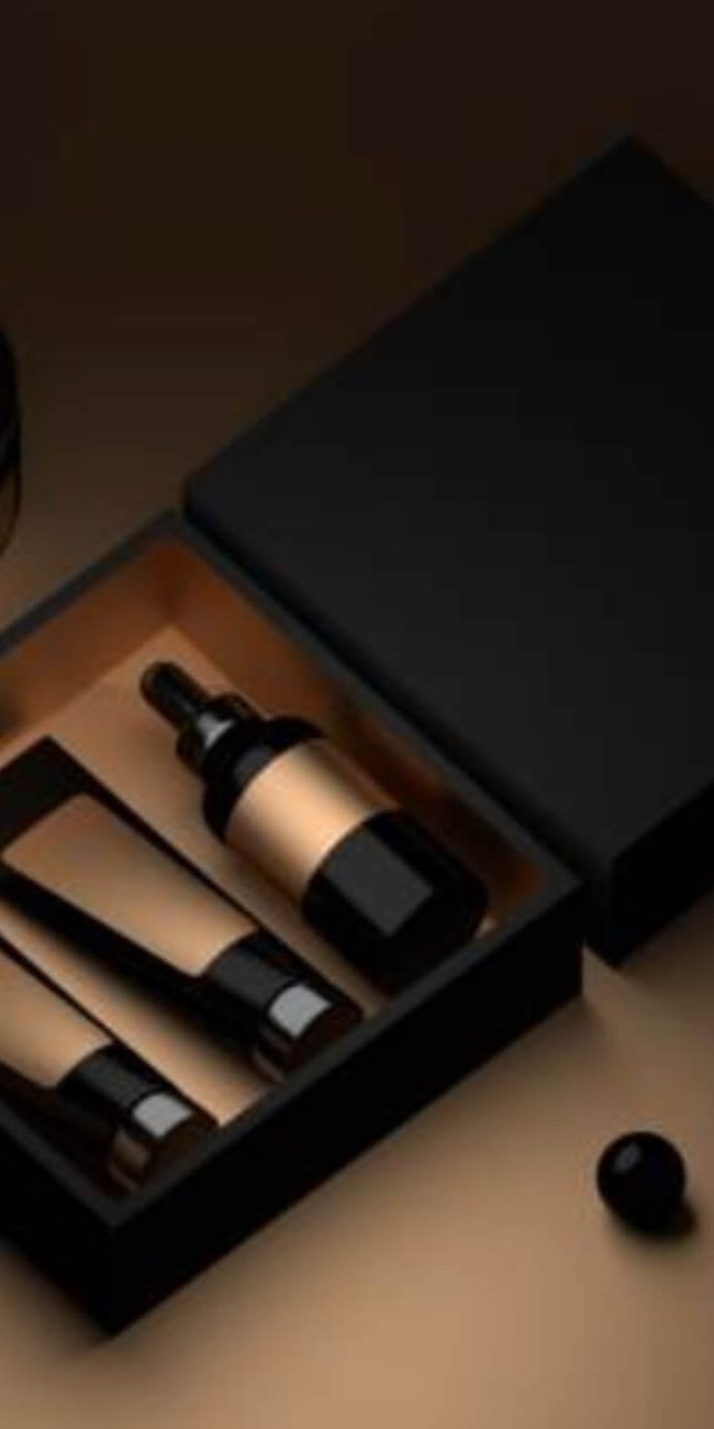 packaging caja negra abierta con productos