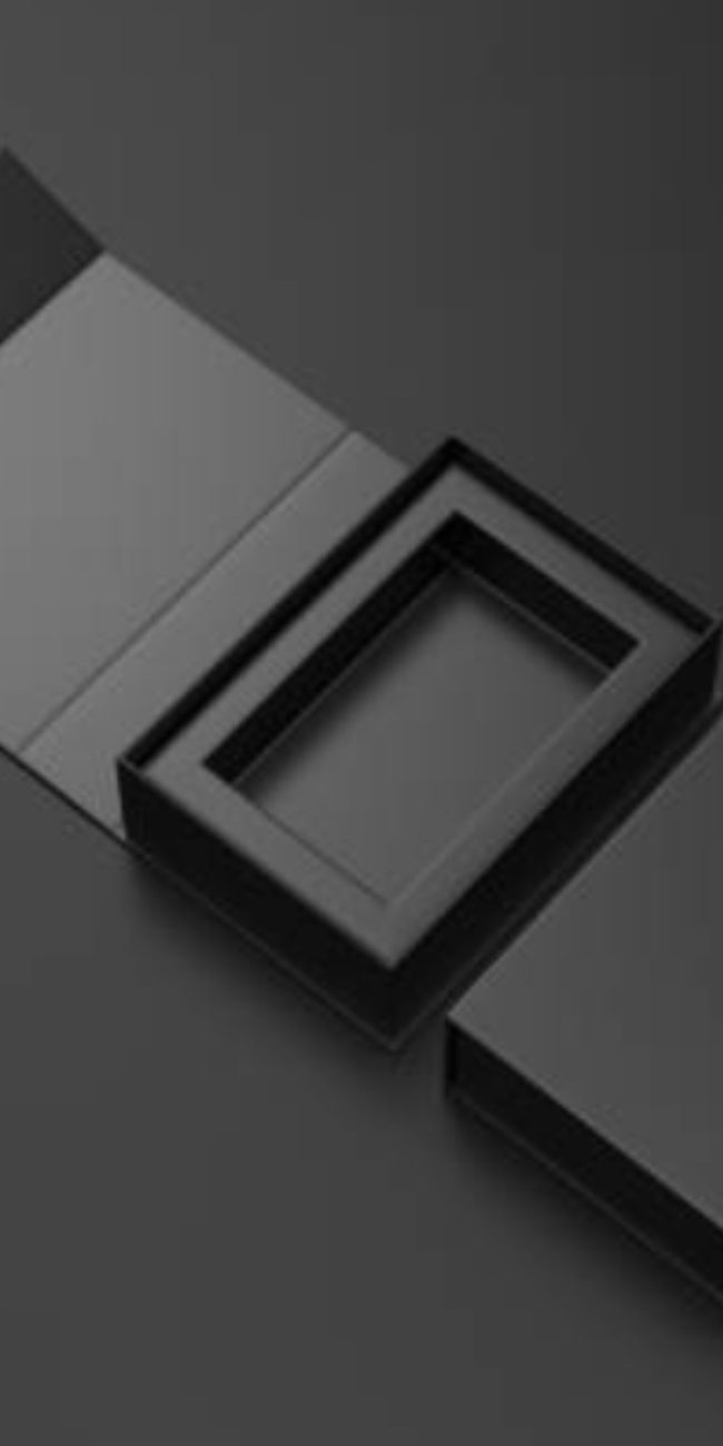 packaging caja negra abierta totalmente